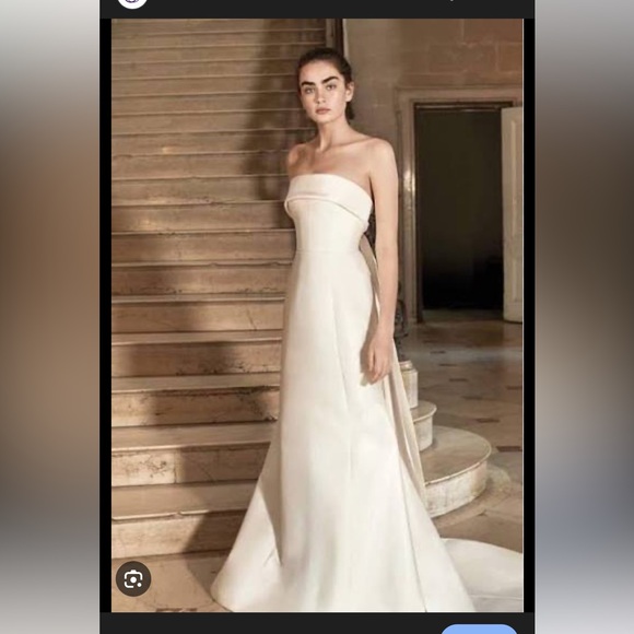 Carolina Herrera Dresses & Skirts - Carolina Herrera Hunter Wedding Gown